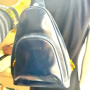 Gucci RARE deep blue sling back w/Tom Ford lines and Bamboo pulls so beautiful